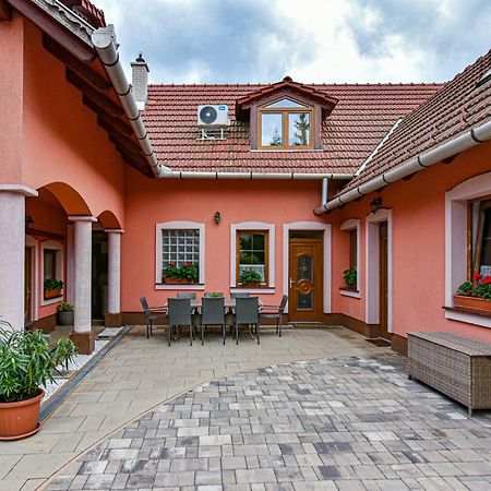 Honfoglalas Vendeghaz Eger Exterior foto