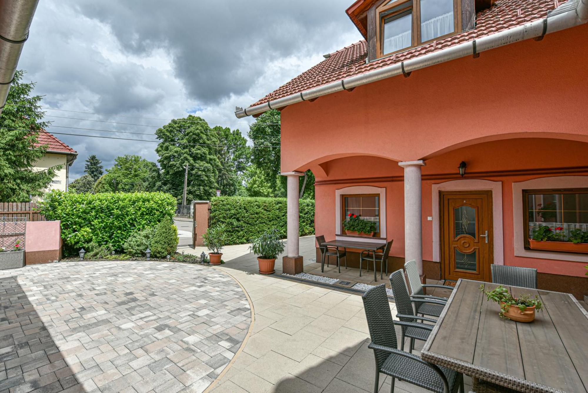 Honfoglalas Vendeghaz Eger Exterior foto