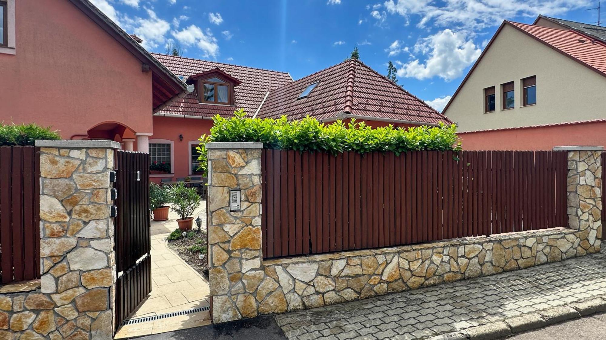 Honfoglalas Vendeghaz Eger Exterior foto
